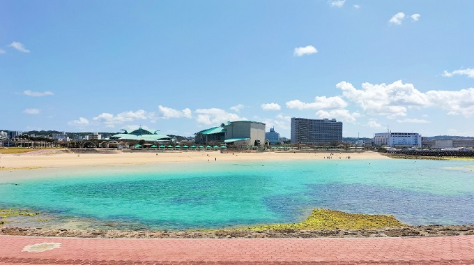 冒険少年の沖縄旅のロケ地どこ？めめこじの沖縄そばタコライス屋など地元民が紹介