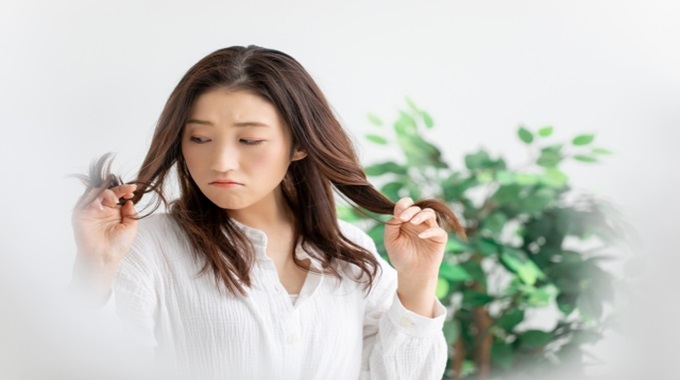産後の髪の毛のウネウネやパサつきにはオールインワンのクリームシャンプーがいい？