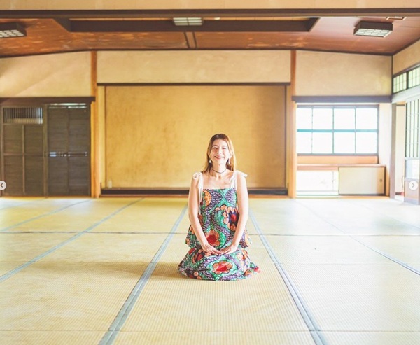 スザンヌの旅館はどこ？